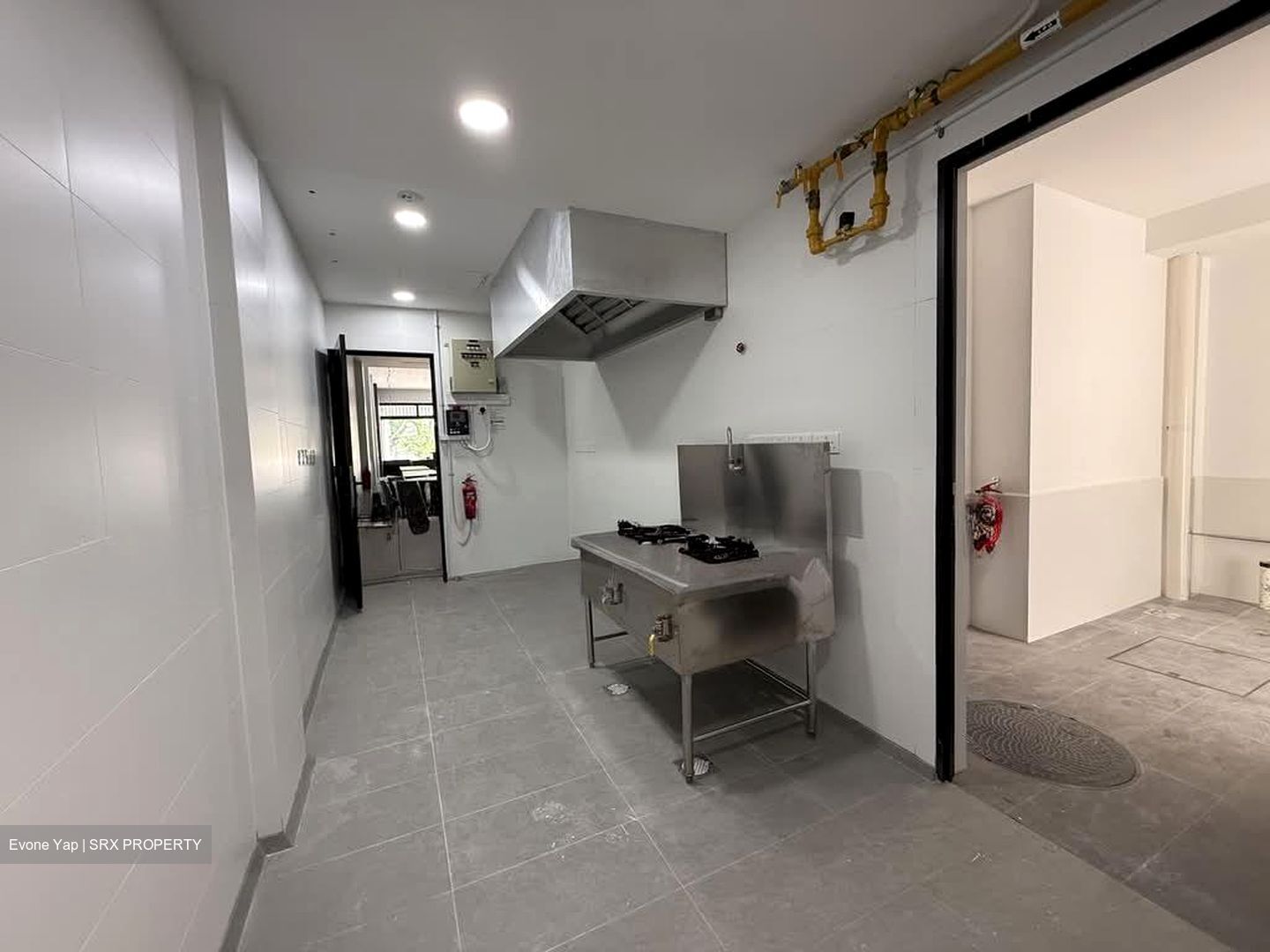 Yio Chu Kang Road (D19), Retail #605899091